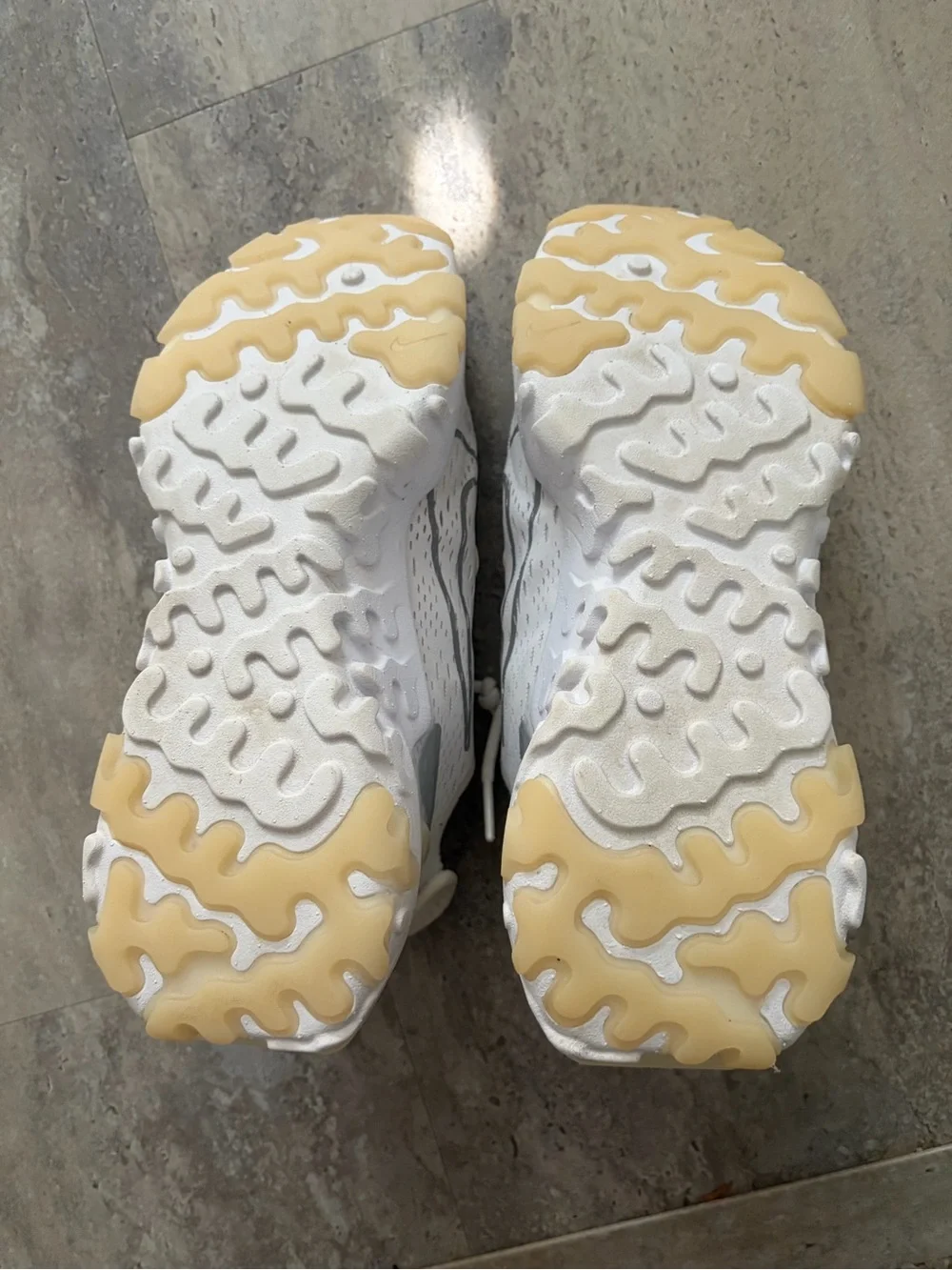Women’s Nike tennis shoes